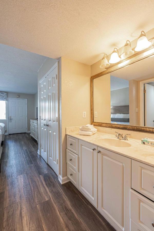 One-Bedroom Apartment,1384322198:JPEG