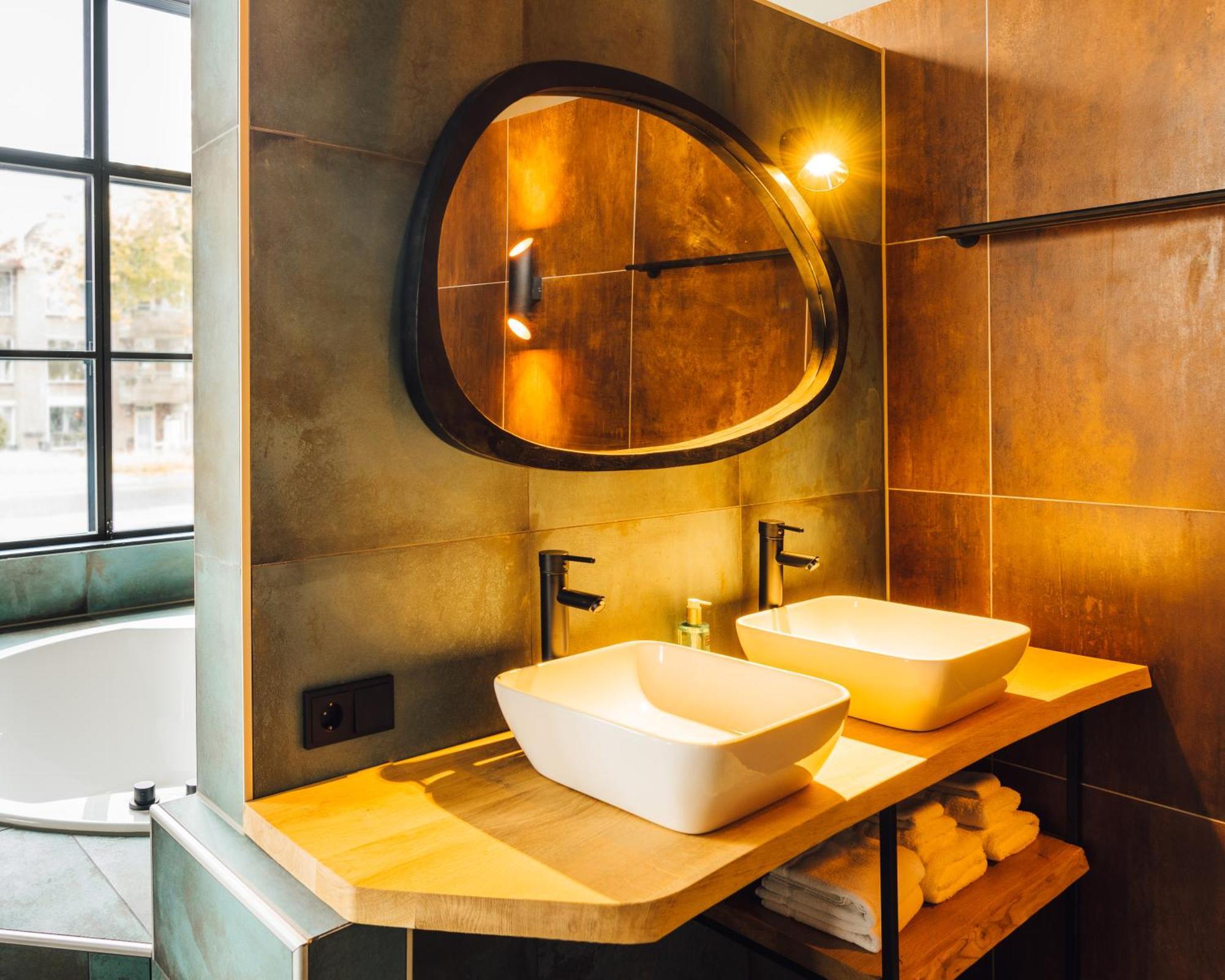 Deluxe King Suite