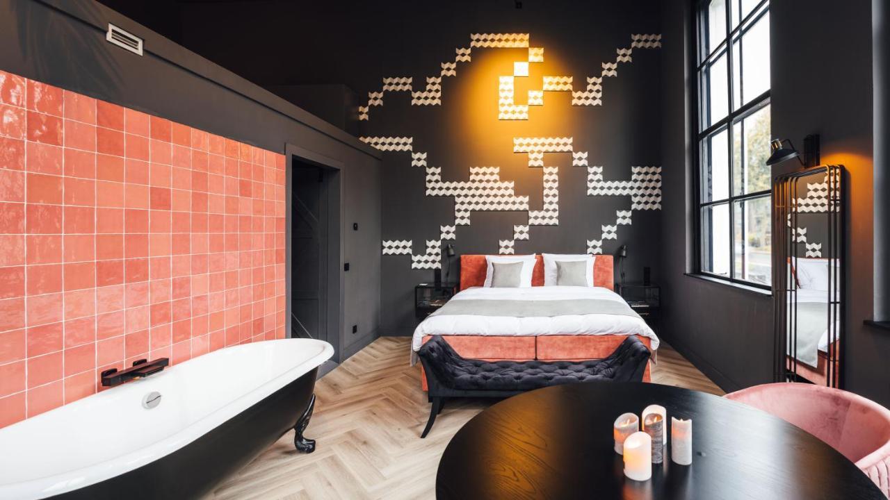 Deluxe King Suite