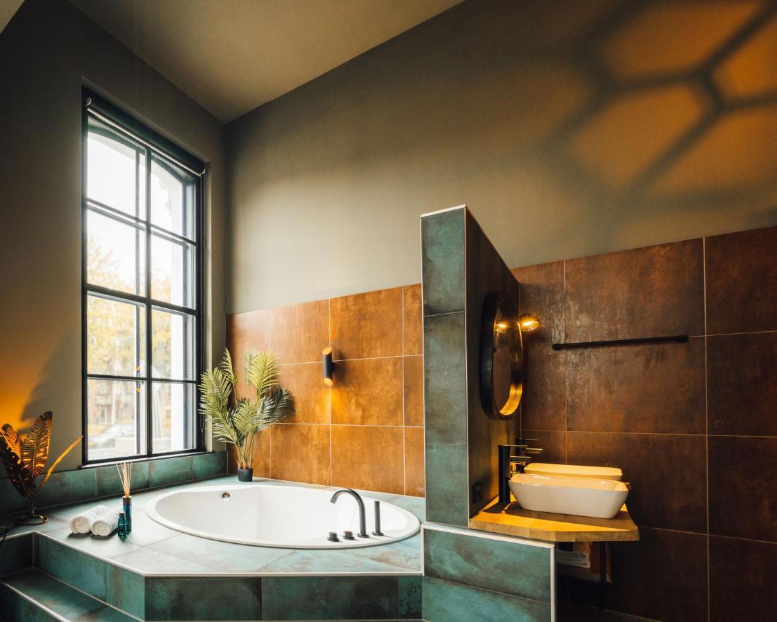 Deluxe King Suite