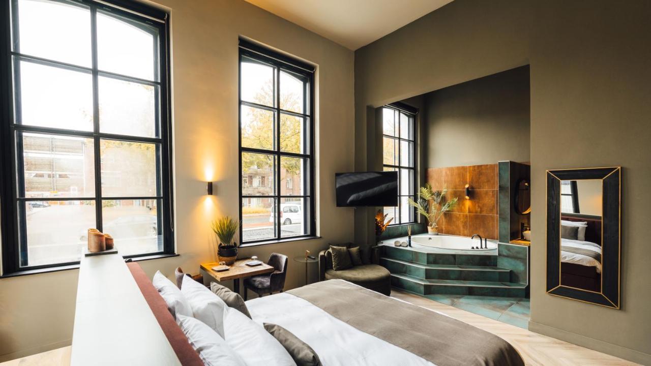 Deluxe King Suite