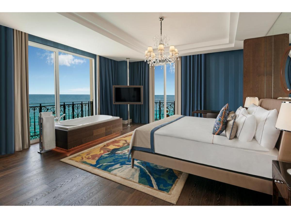Suite mit Queensize-Doppelbett und Meerblick