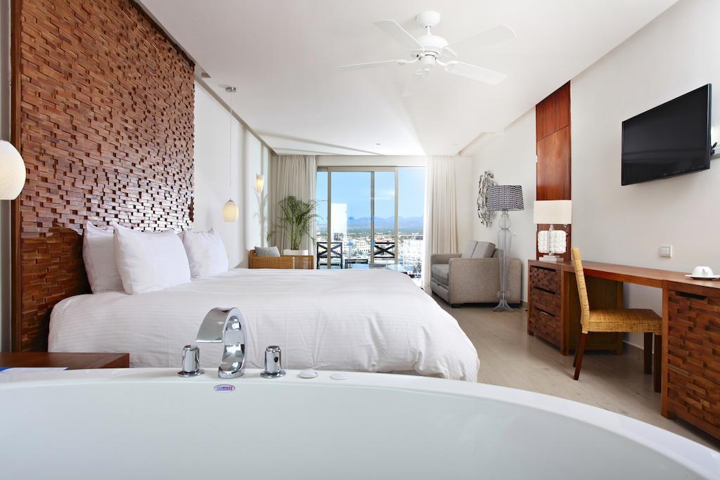 Finisterra Suite