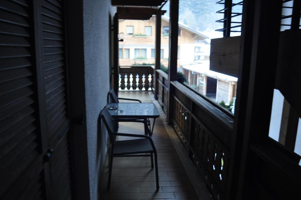 Family Room Balcony without View,1177029331:JPEG