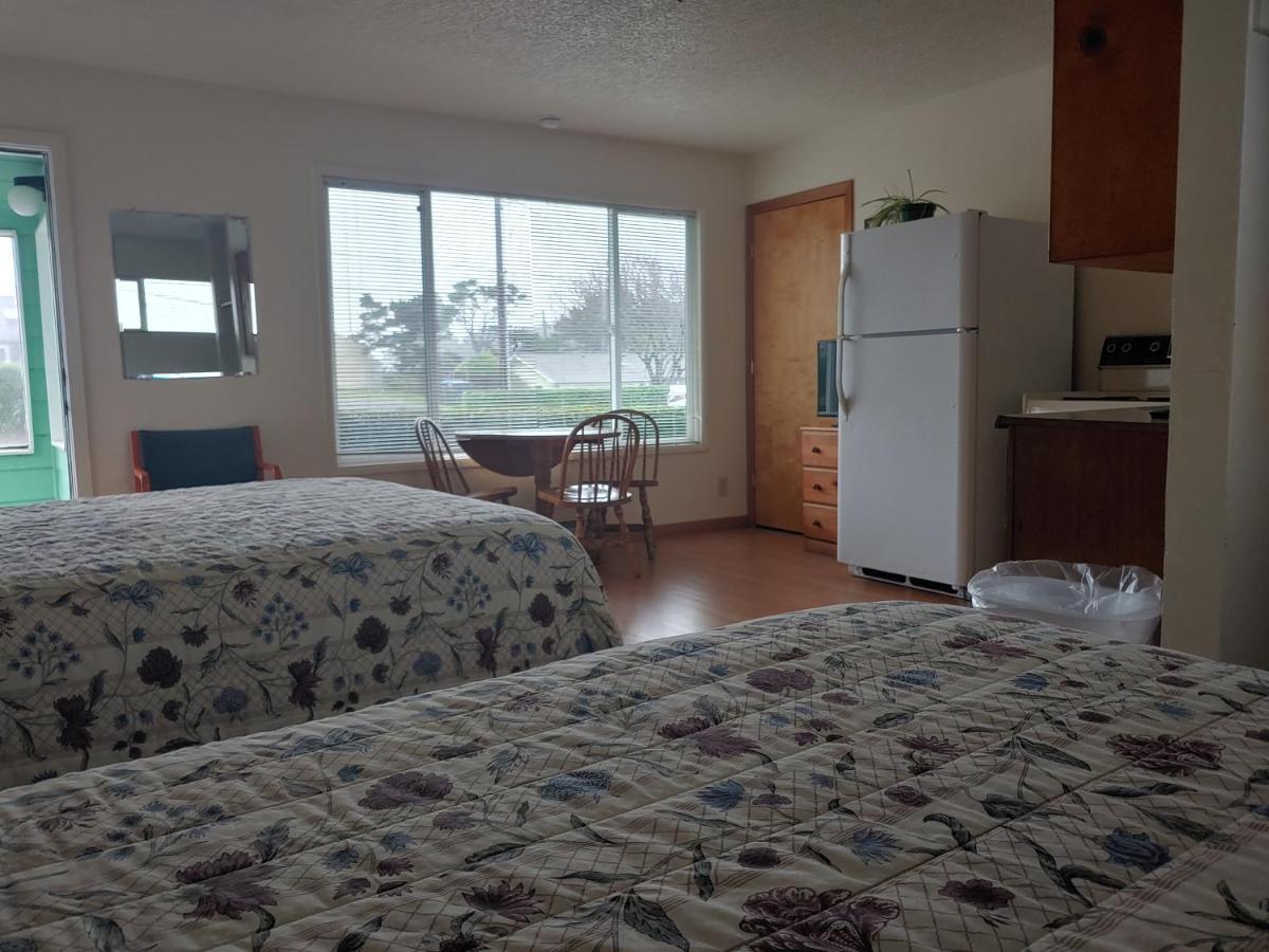 Two Queen Beds Mountain View Full Kitchen
