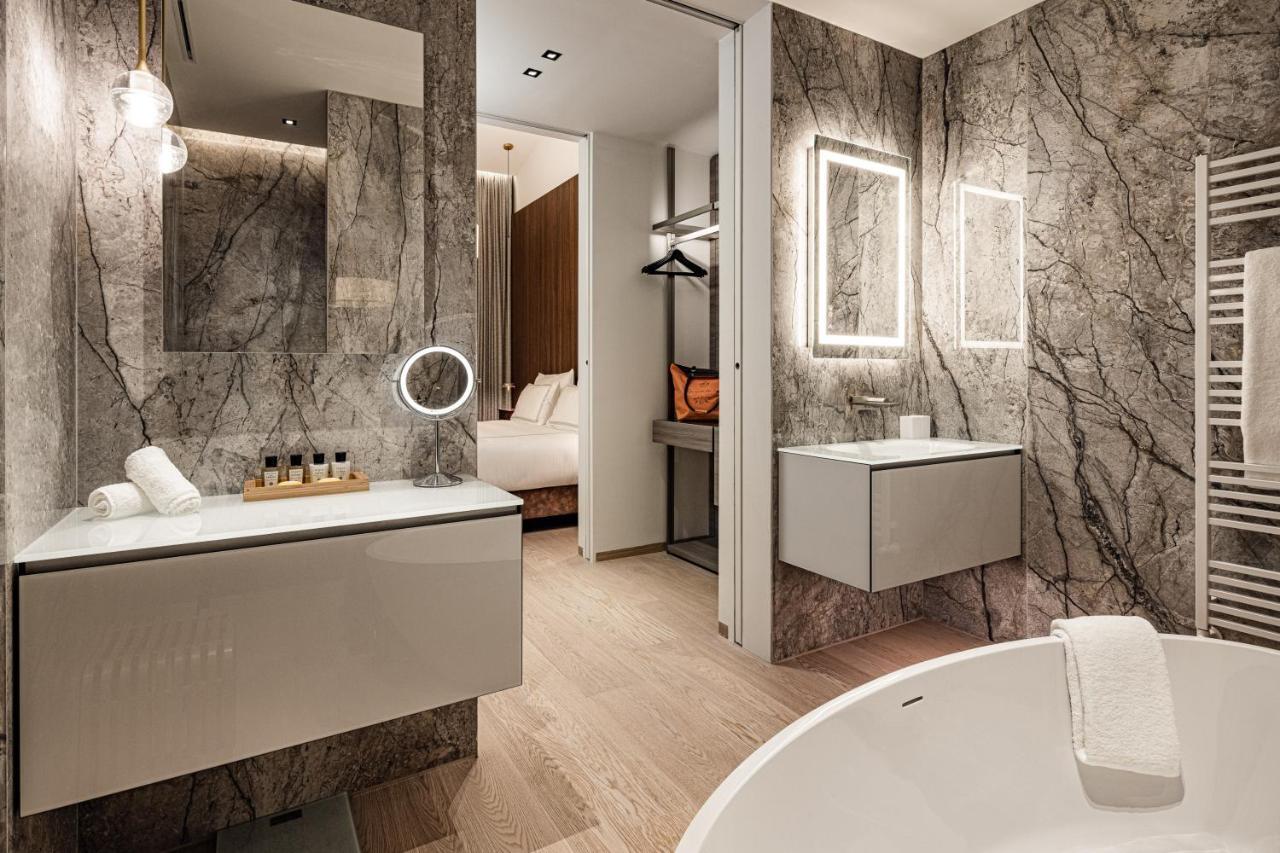 One-Bedroom Suite Lake View