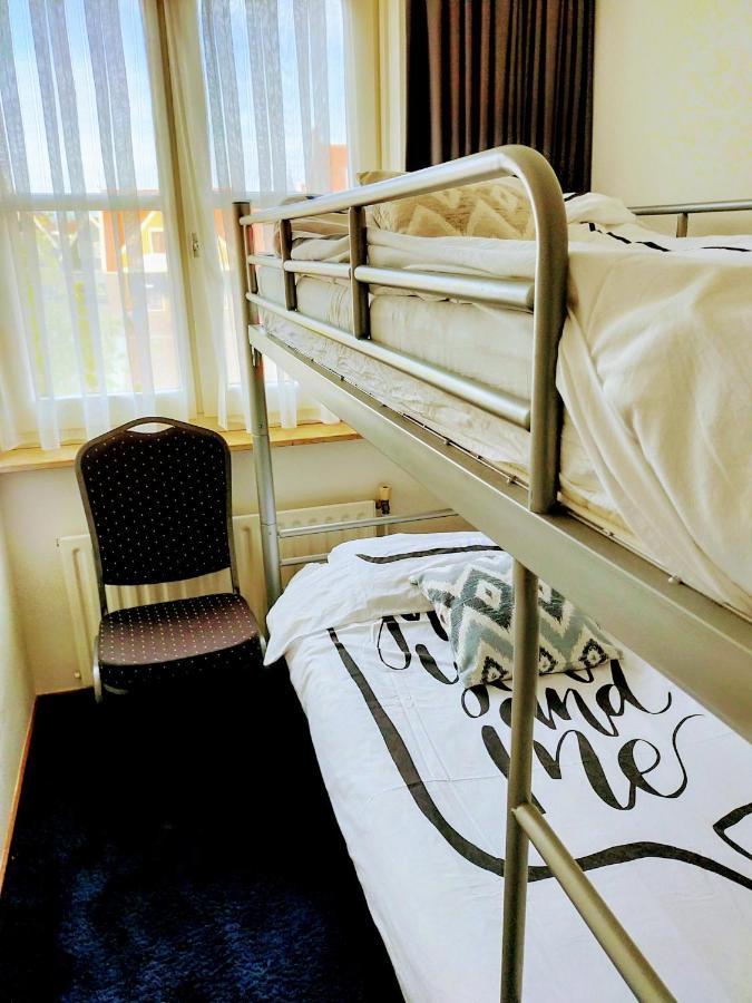 Standaardkamer met Stapelbedden en Gedeelde Badkamer