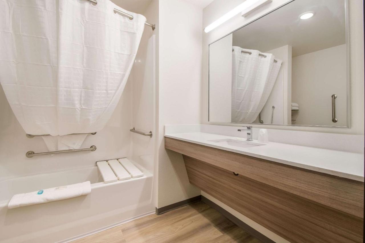King Room Accessible Tub Sofabed Accessible or Non Smoking
