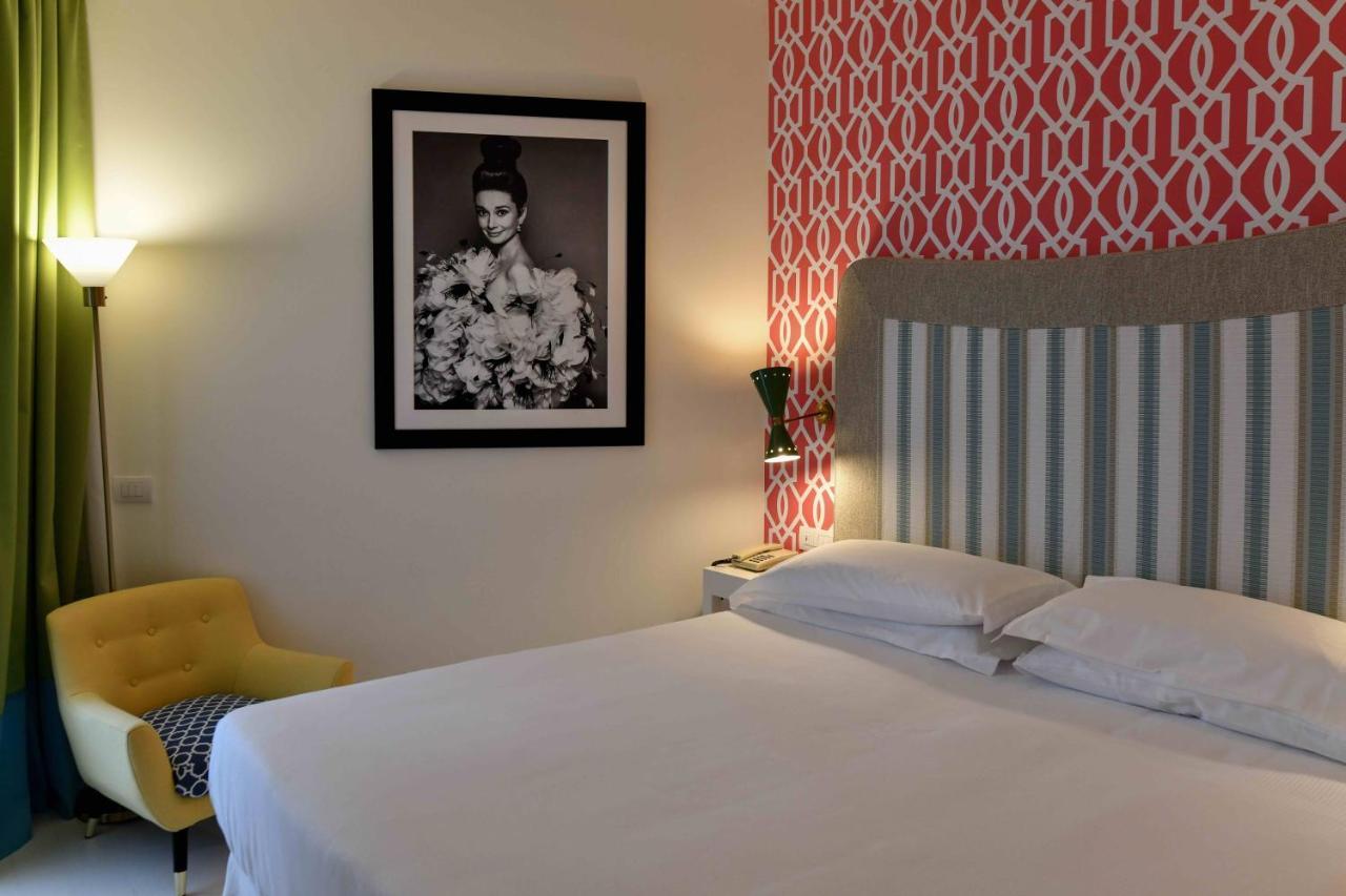 Deluxe Room Lateral Sea View