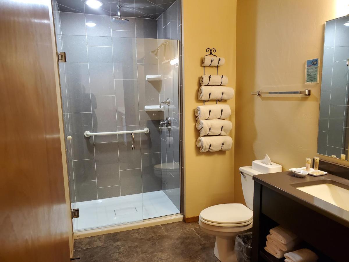 One-Bedroom Suite with Shower,1664663024:JPEG