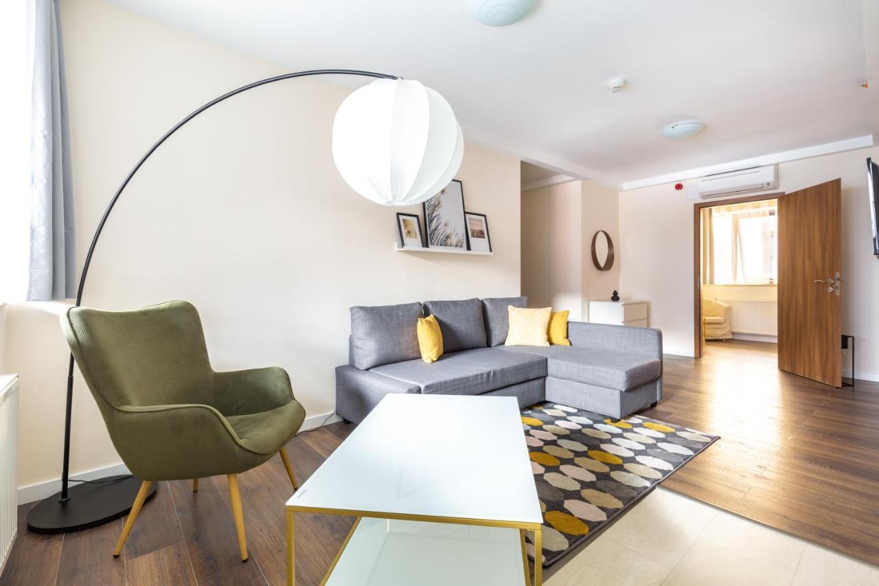 Superior One-Bedroom Apartment,1179285307:JPEG