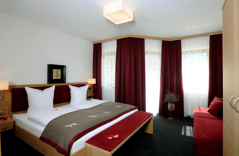 Large Two-Bedroom Apartment,43361410:JPEG