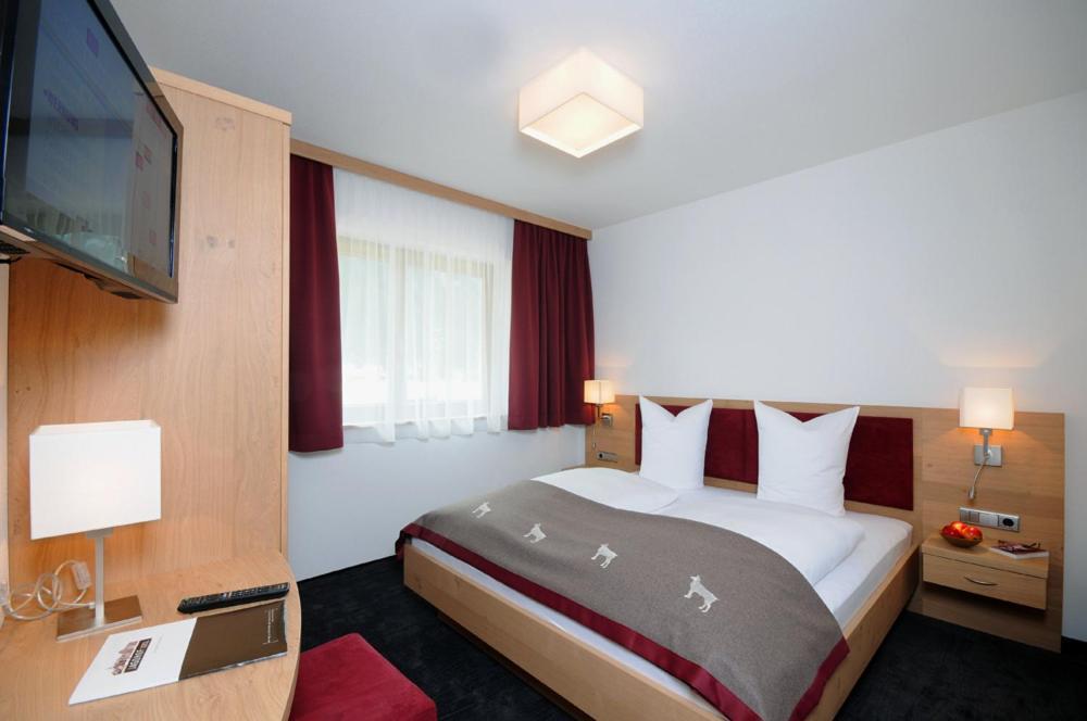 Standard Two-Bedroom Apartment,43361410:JPEG