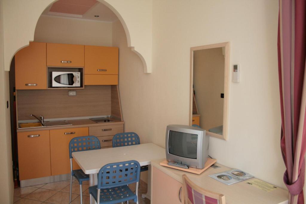 Two-Bedroom Apartment,195494593:JPEG