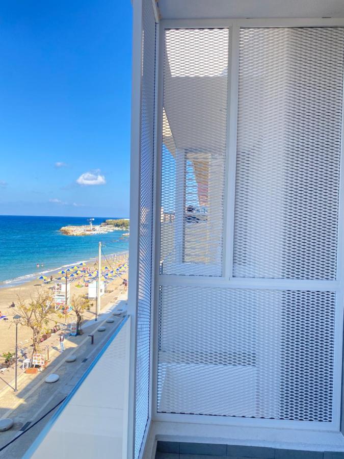 Double or Twin Room Sea View