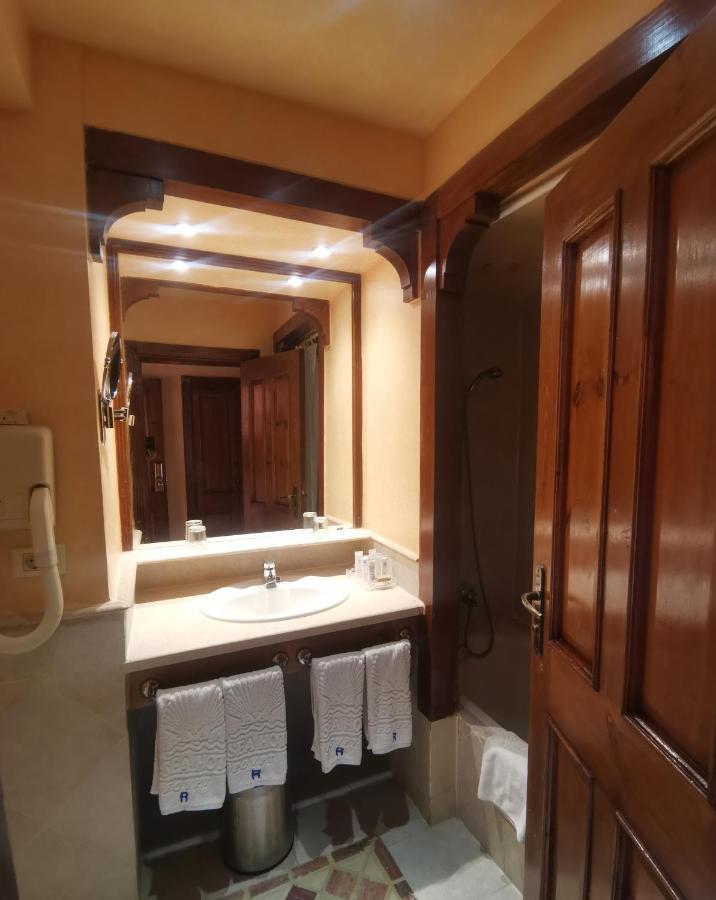 Family Room,1405720433:JPEG