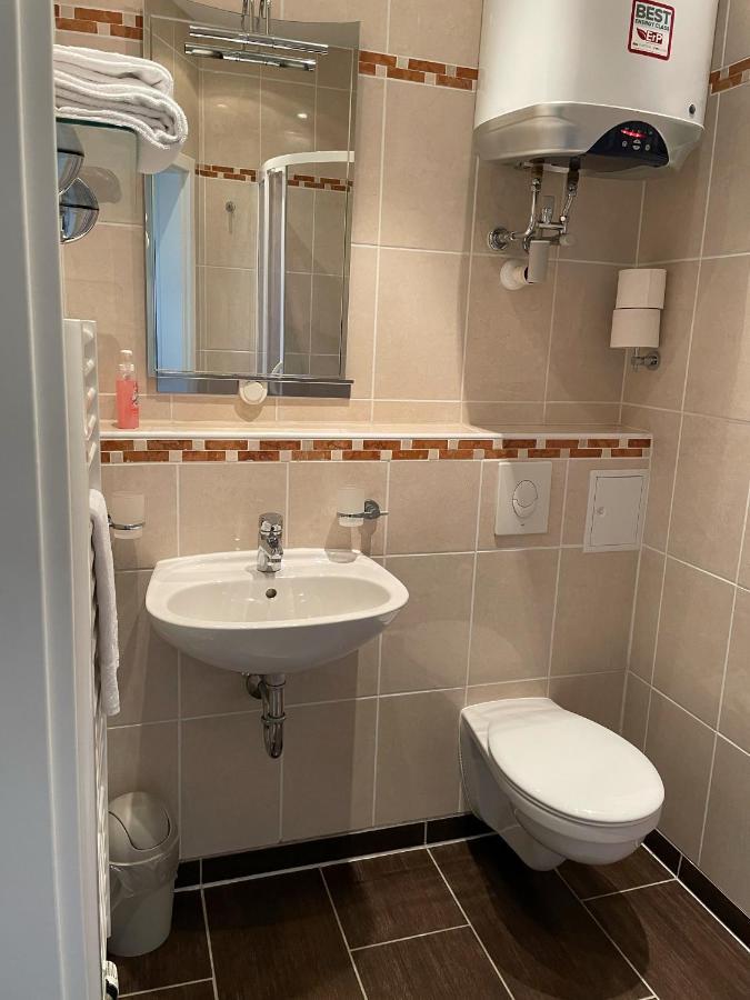 Double Room,1662394971:JPEG