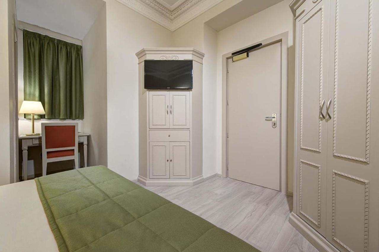 Family Room,1540770634:JPEG
