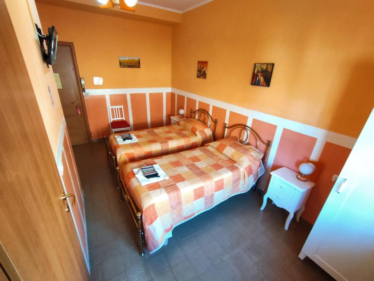 Double or Twin Room Private Bathroom