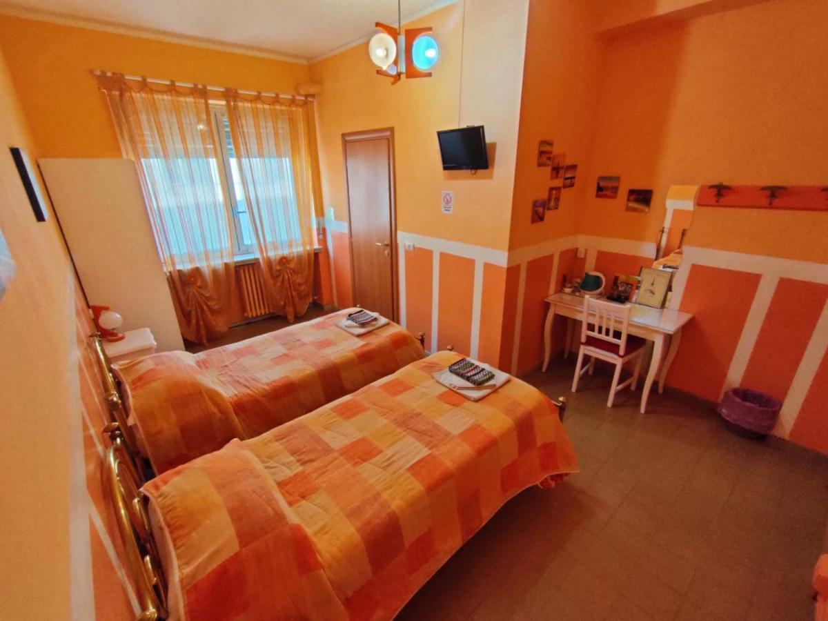 Double or Twin Room Private Bathroom