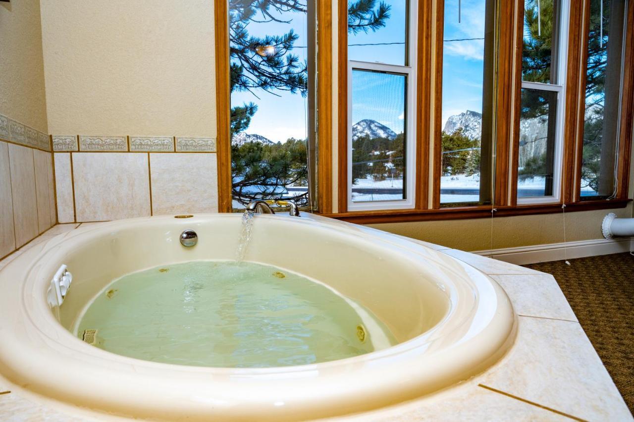 Single King Studio Jacuzzi Tub Sofa