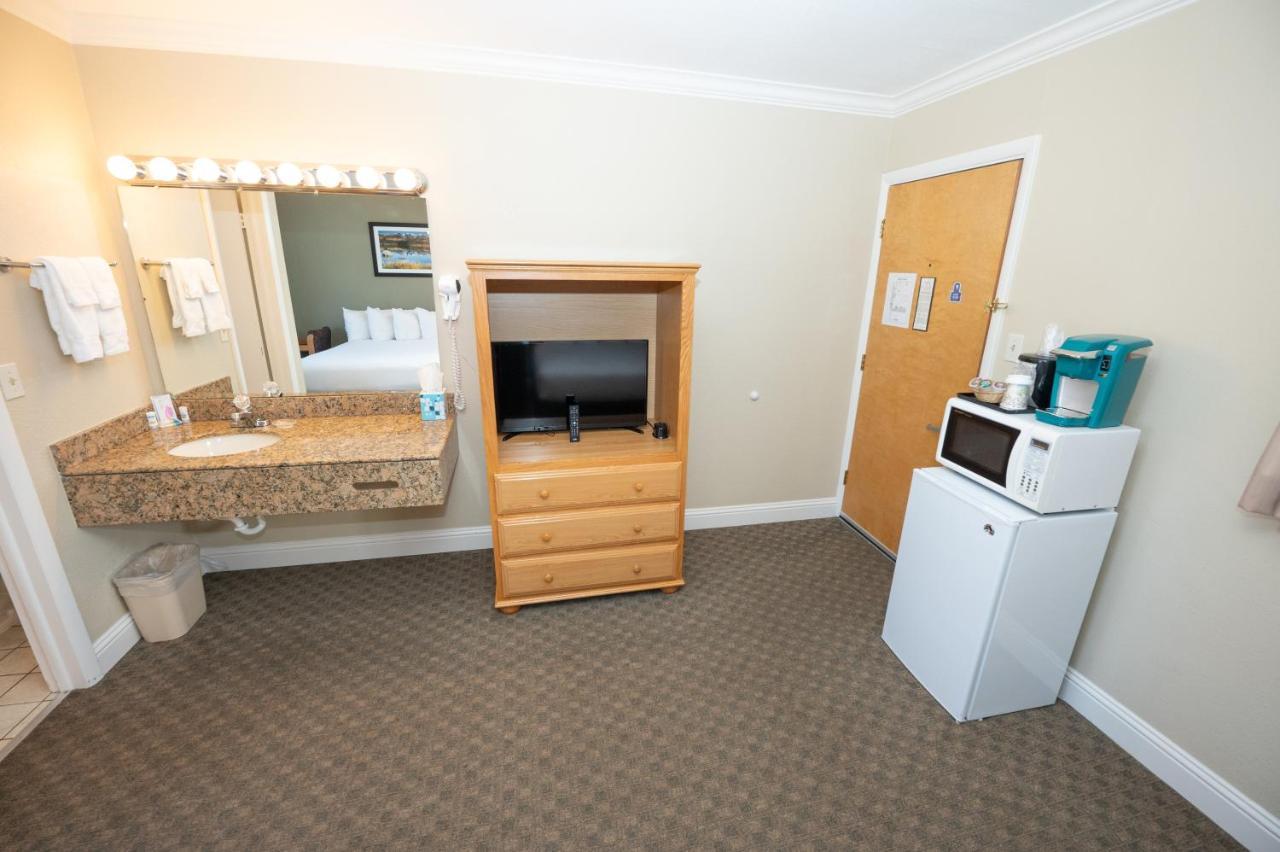 Deluxe Queen Room Two Queen Beds