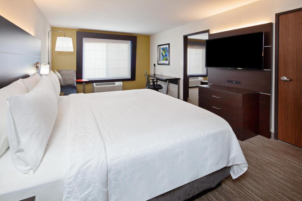 One-Bedroom King Suite Sofa Bed