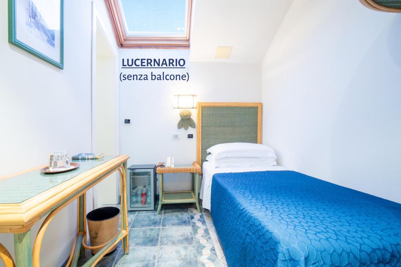Small Single Room,1181471422:JPEG