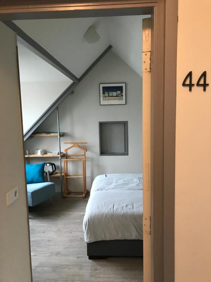 Deluxe Double Room Shower