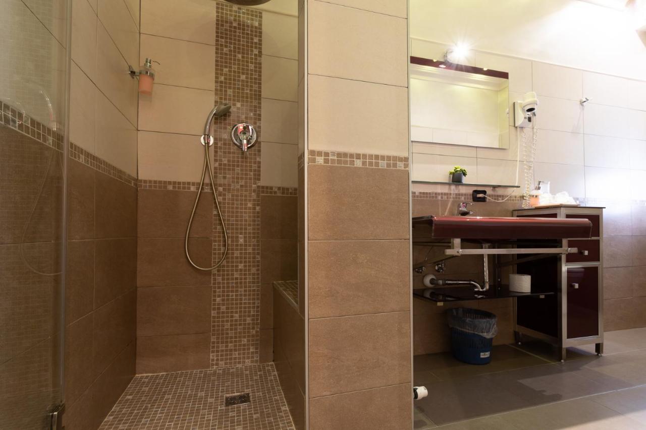 Double or Twin Room Private Bathroom