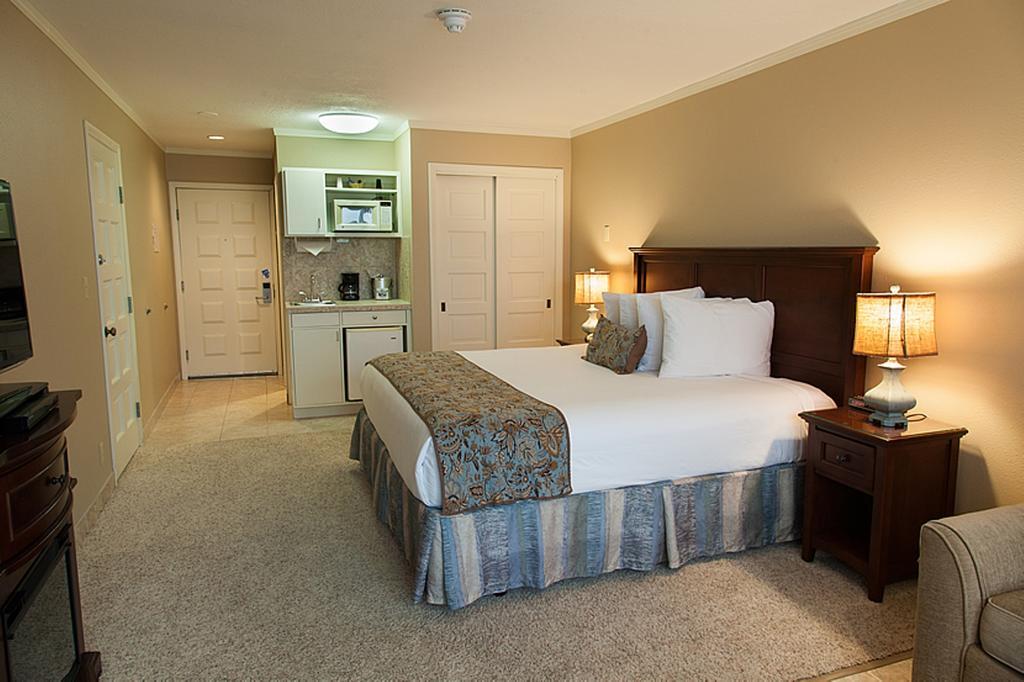 Queen Room,1730041641:JPEG