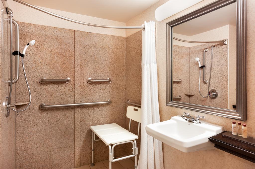 King Room Roll Shower or Bathtub Mobility Accessible or Non-Smoking,1630882134:JPEG
