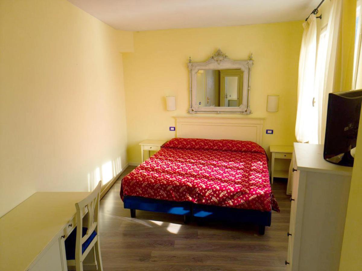 Double or Twin Room Lake View