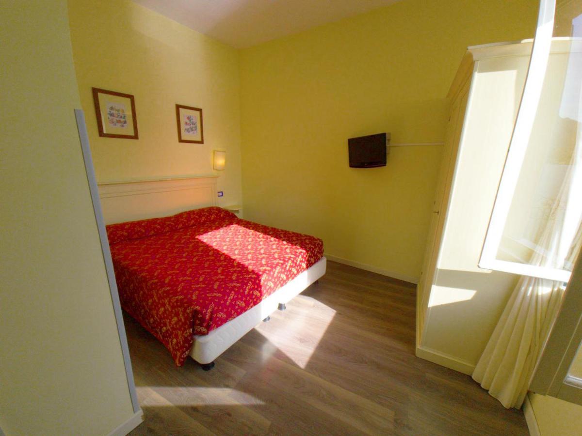 Double or Twin Room Lake View