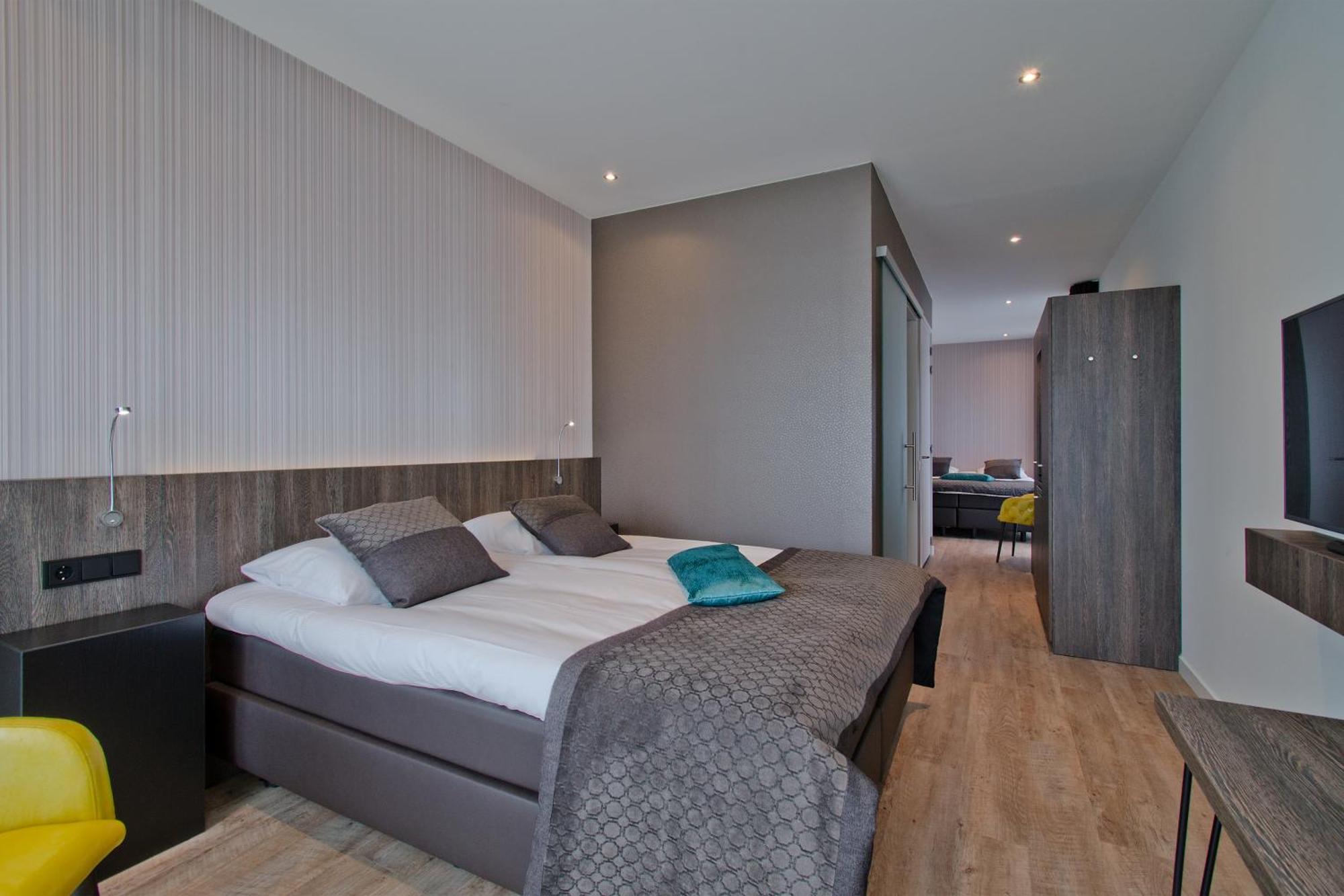 Triple Room Shower