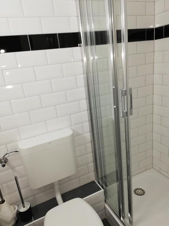 Single Room Shower