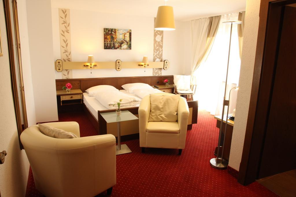 Classic Double Room Balcony,118589476:JPEG