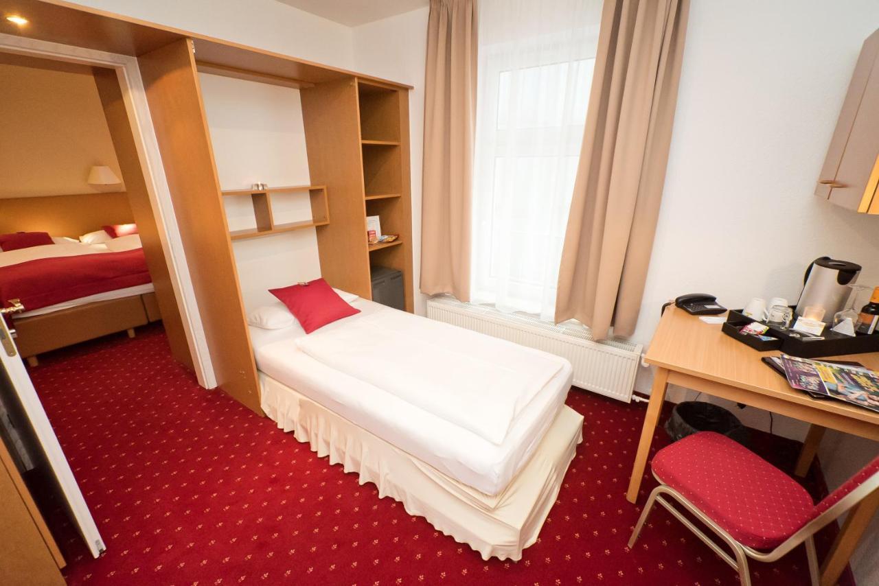 Comfort Triple Room