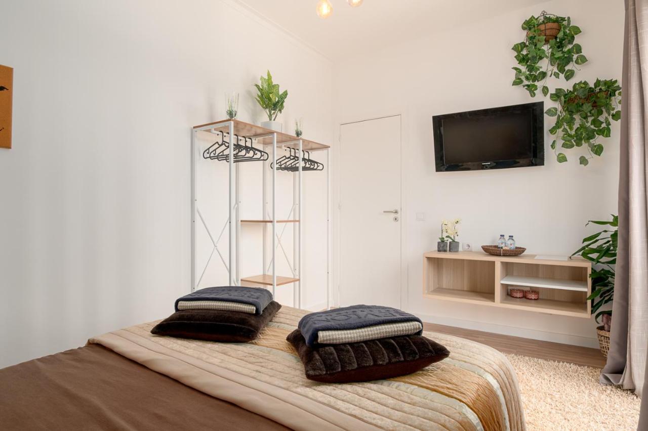 Quarto Duplo com WC Partilhado