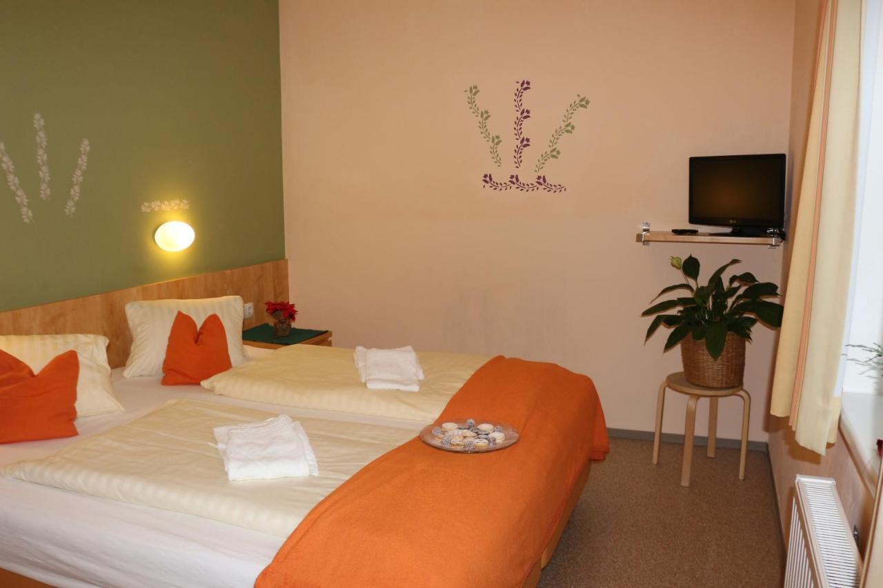 Two-Bedroom Apartment,1185731089:JPEG