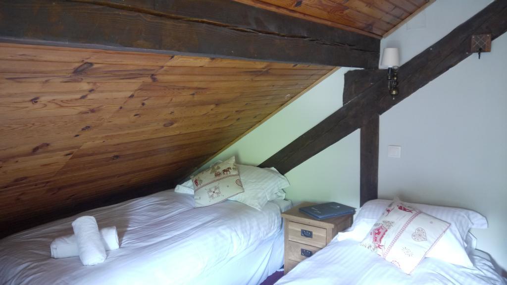 Twin Room,1588402065:JPEG