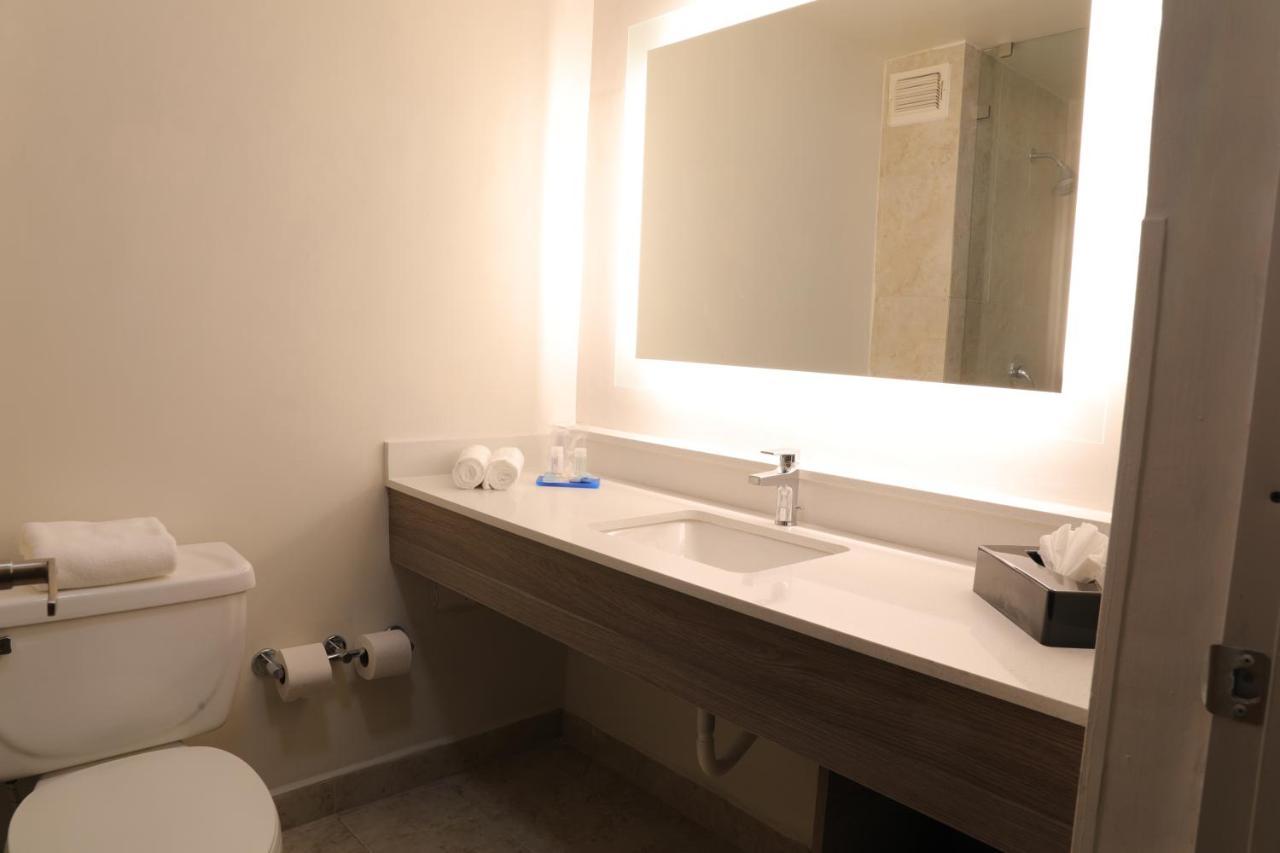 Queen Room Two Queen Beds Mobility Accessible Roll Shower,1092277356:JPEG