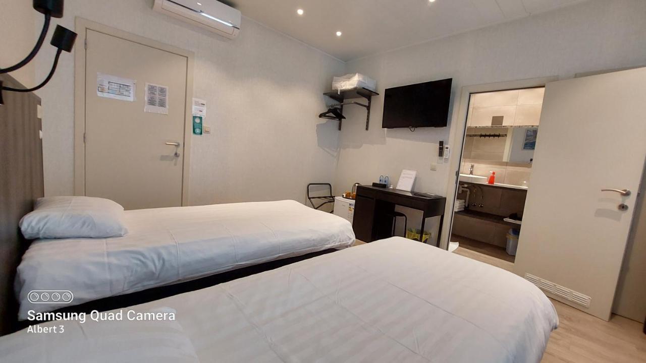 Twin Room Private Bathroom