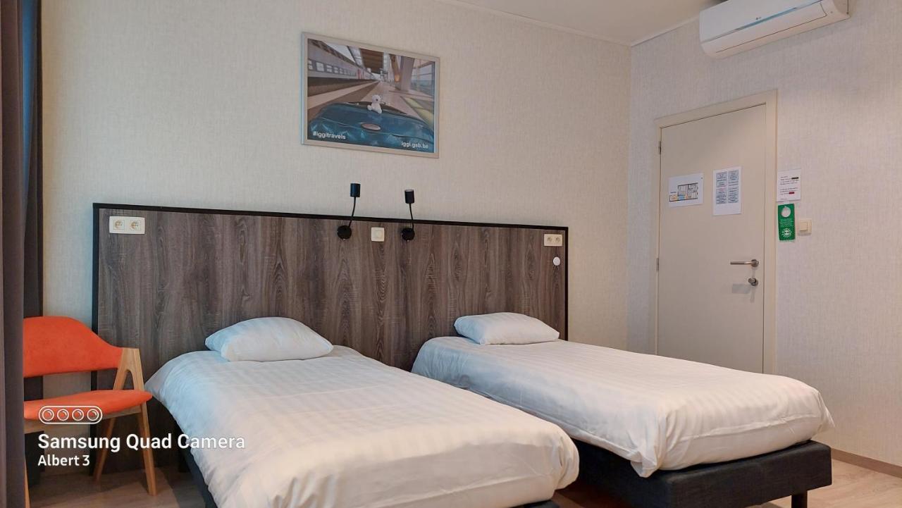 Twin Room Private Bathroom