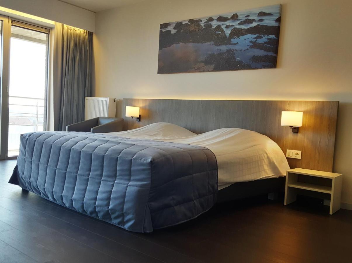 Twin Room Lateral Sea View