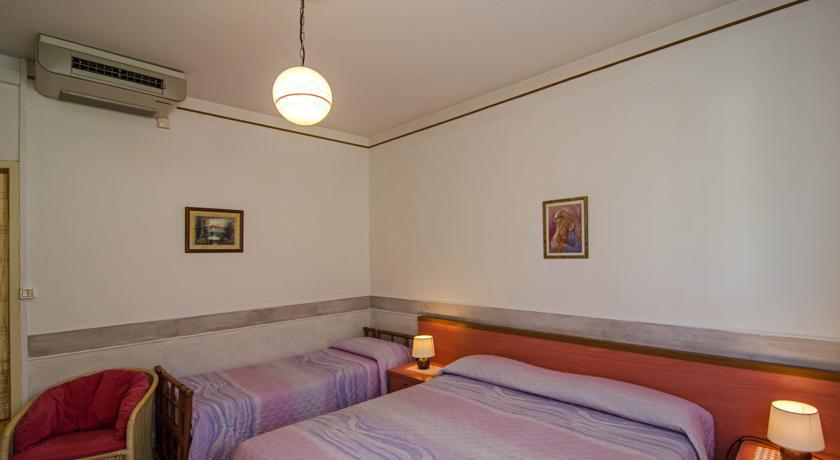 Double or Twin Room,1234747601:JPEG