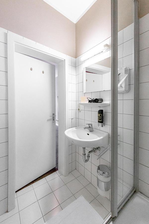 Standard Single Room Shower