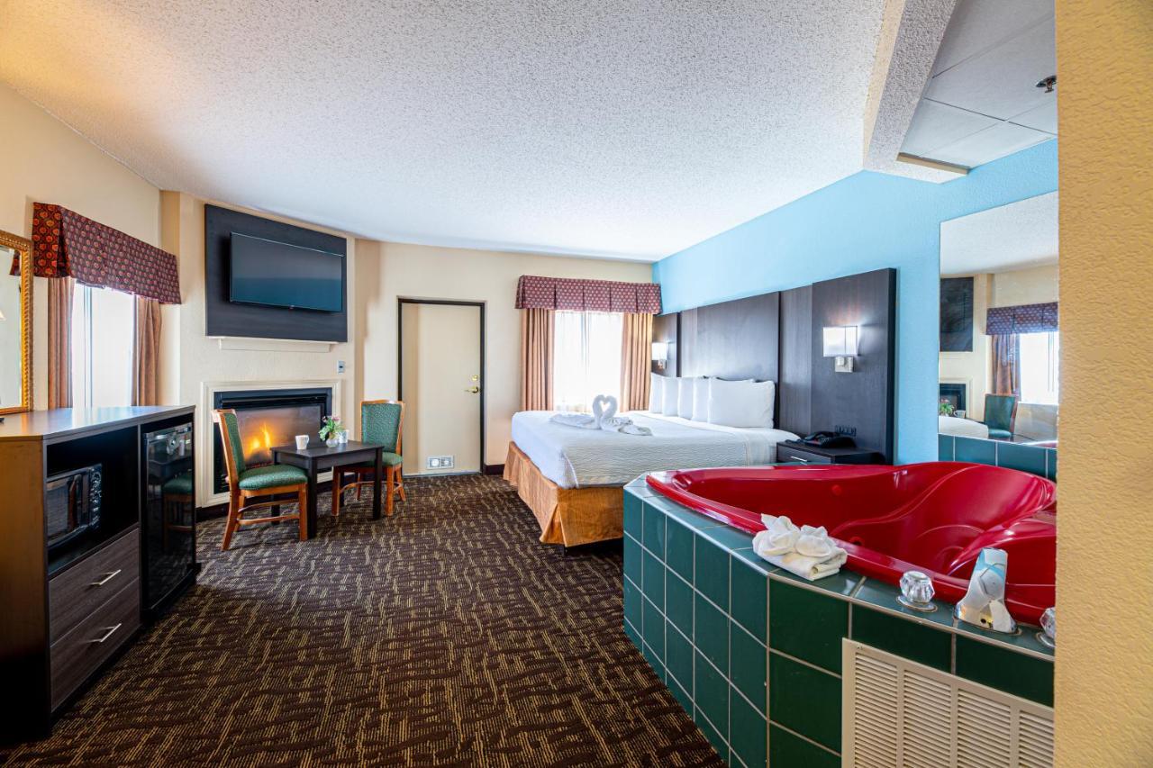 King Room Fireplace Spa Bath