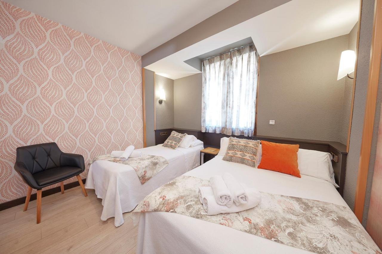 Triple Room (2 Adults + 1 Child),1187902900:JPEG