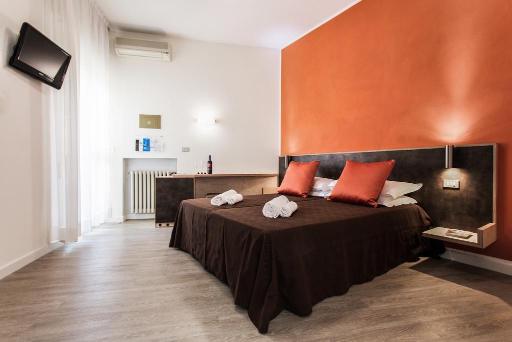 Double or Twin Room,394690173:JPEG
